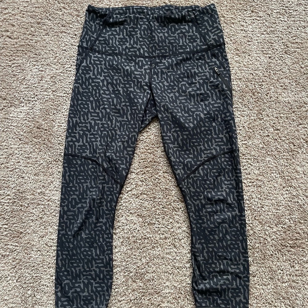 Sleek Black Leggings with Streamlined Fit and Wide Waistband
